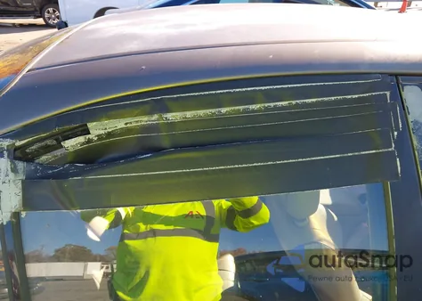 2000 Pontiac Grand Prix Gt z USA, uszkodzony, nr VIN 1G2WP52K8YF182271